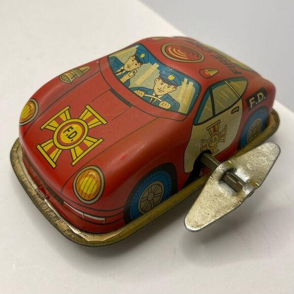 Vintage Tin Russ Berrie Fire Chief Toy - Picture 2 of 5